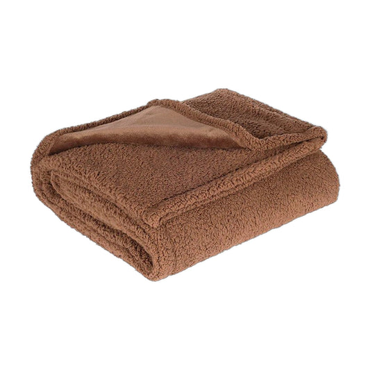 Wasserdichte graue Microfleece-Decke mit TPU-Schicht auf einem Bett