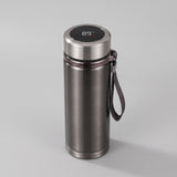 Isolierflasche aus Edelstahl mit LED-Temperaturanzeige im Verschluss