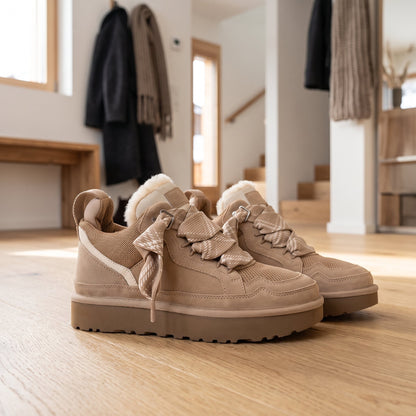 Damen-Winterstiefel aus sandfarbenem Veloursleder mit Kunstpelz-Futter