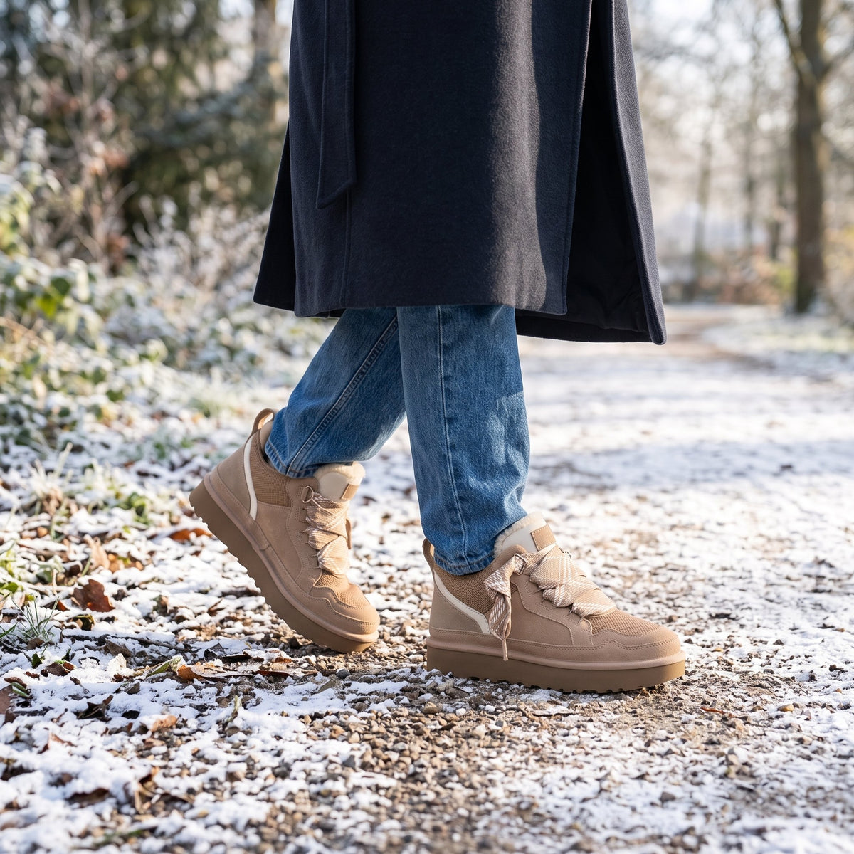 Damen-Winterstiefel aus sandfarbenem Veloursleder mit Kunstpelz-Futter