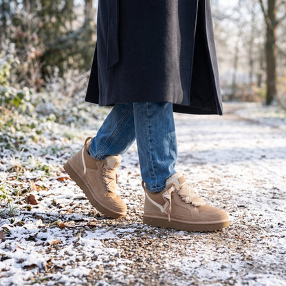 Damen-Winterstiefel aus sandfarbenem Veloursleder mit Kunstpelz-Futter