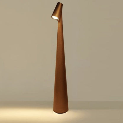Kabellose Tischlampe mit warmweissem LED-Licht auf einem Tisch