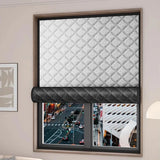 Gesteppter Thermovorhang mit Klettband am Fensterrahmen befestigt