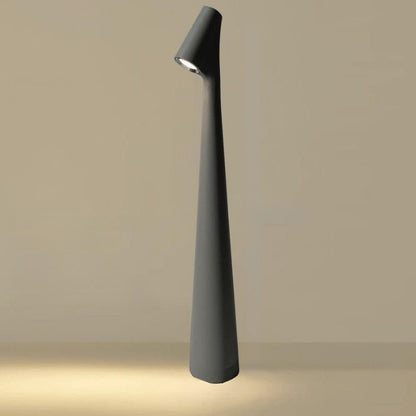 Kabellose Tischlampe mit warmweissem LED-Licht auf einem Tisch