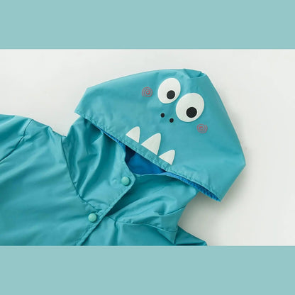 Kinder-Regenanzug mit Kapuzenjacke und Hose in Blau mit Dinosaurier-Motiv und in Rosa mit Einhorn-Motiv