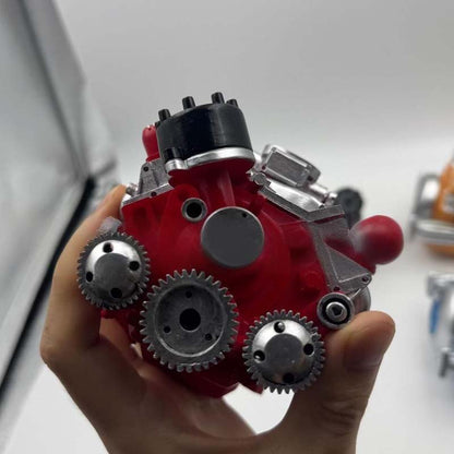 V8-Motor-Bausatz als Miniaturmodell mit Metallteilen zum Selbstzusammenbauen