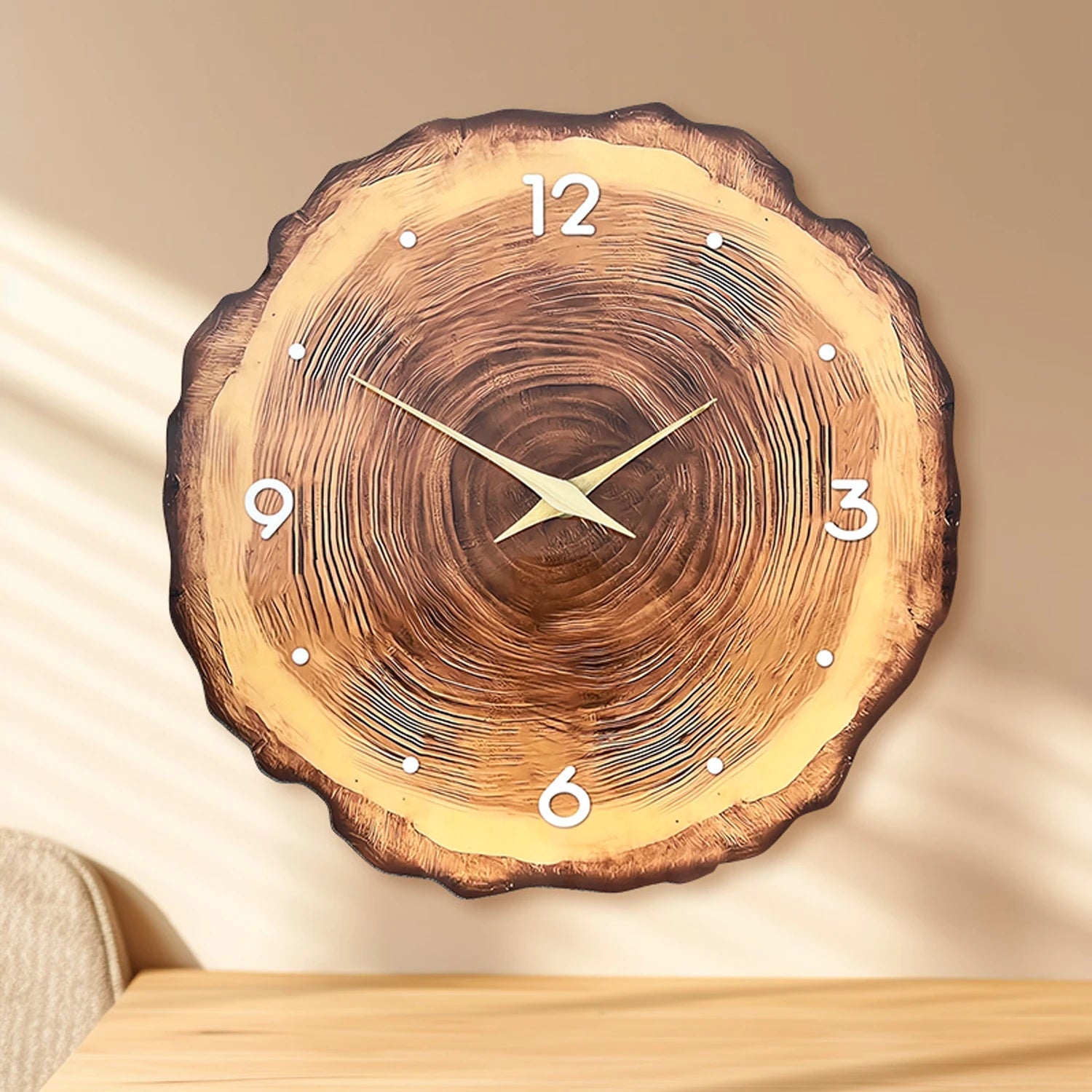 Horloge murale en forme de tranche d'arbre avec mécanisme silencieux
